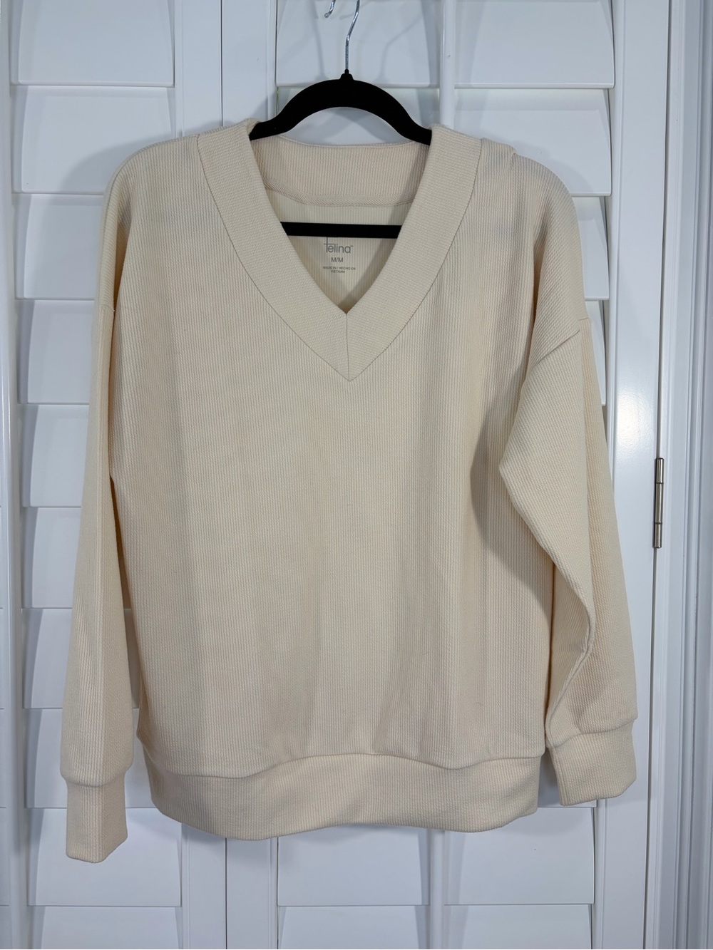 Super Soft Ivory Ribbed Long Sleeve V-Neck Sweater (M)